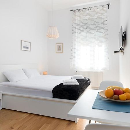 Modern Studio Near Park Zrinjevac And Main Square Загреб Екстериор снимка