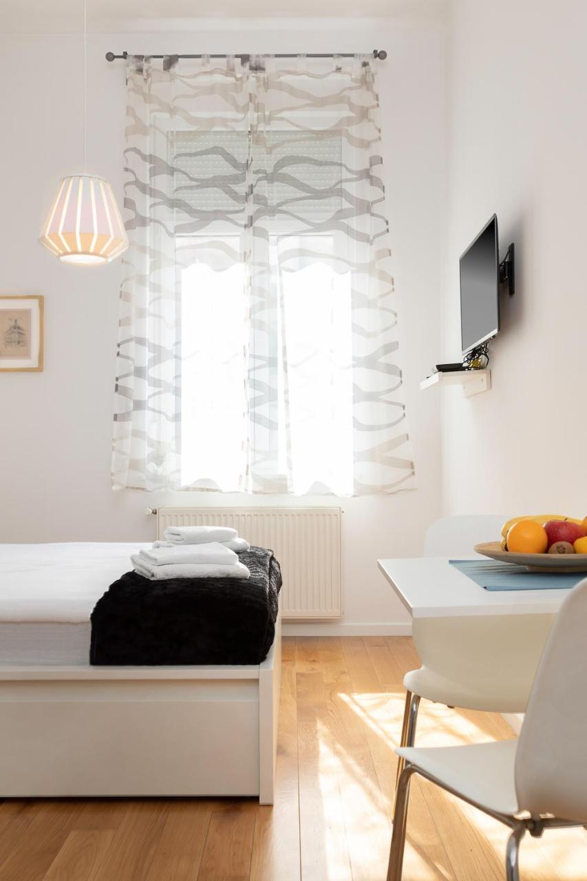 Modern Studio Near Park Zrinjevac And Main Square Загреб Екстериор снимка